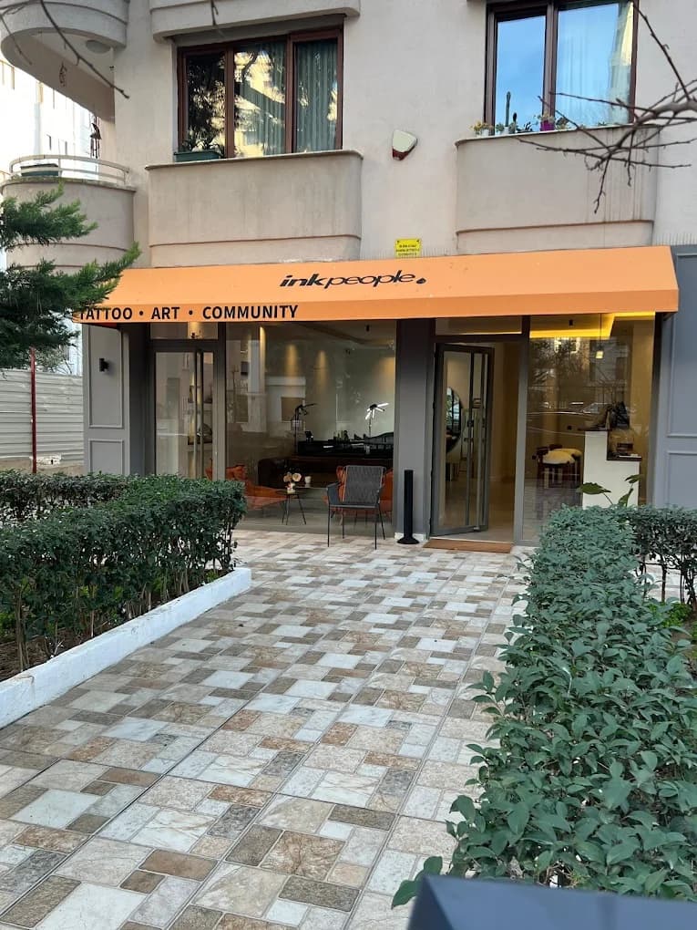 Ink People Erenköy dövme stüdyosu — stüdyo girişi