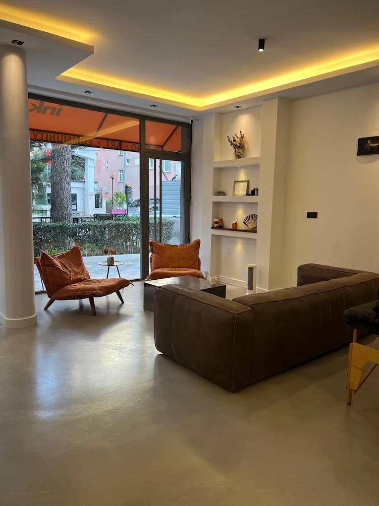 Ink People Erenköy dövme stüdyosu — bekleme alanı